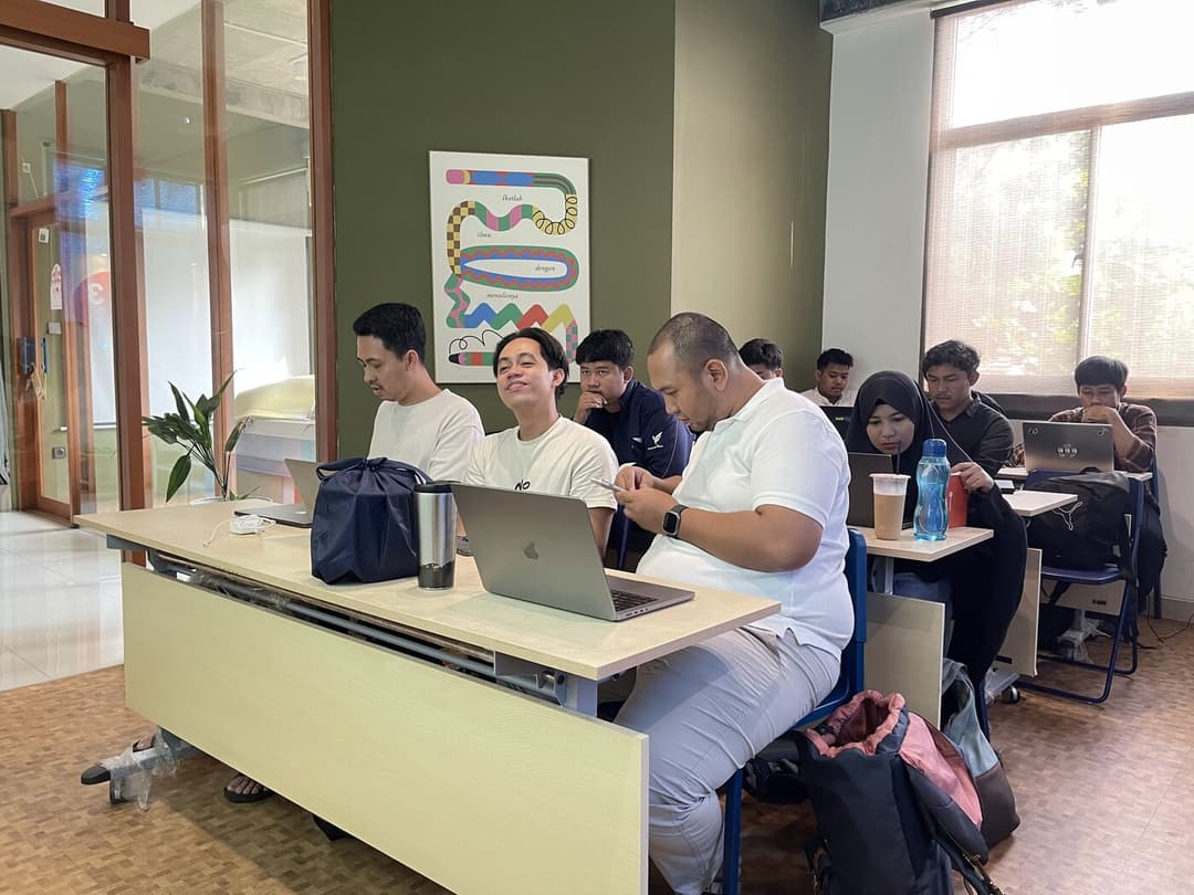 Sesi training in-house di kantor klien